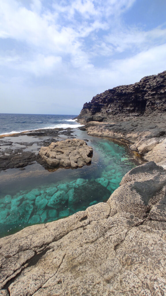 přírodní koupání na jihu Lanzarote, Playa Blanca. Los Charcones